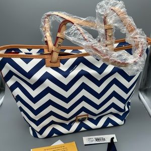 NWT Dooney & Bourke Chevron Leisure Shopper, Navy and White